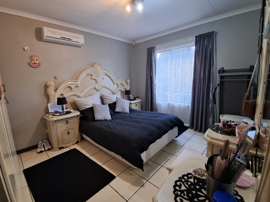 3 Bedroom Property for Sale in Uitsig Western Cape